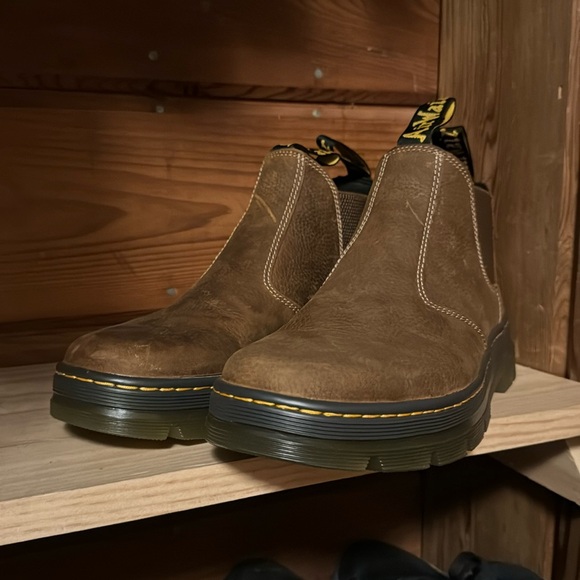 Dr. Martens Chelsea Boot - Picture 2 of 12